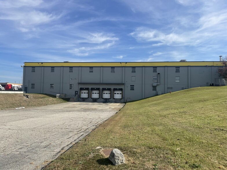 Primary Photo Of 60 Delta Dr, Pawtucket Warehouse For Lease