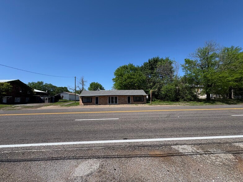 Primary Photo Of 618 W Broad St, Mineola Storefront Retail Office For Sale