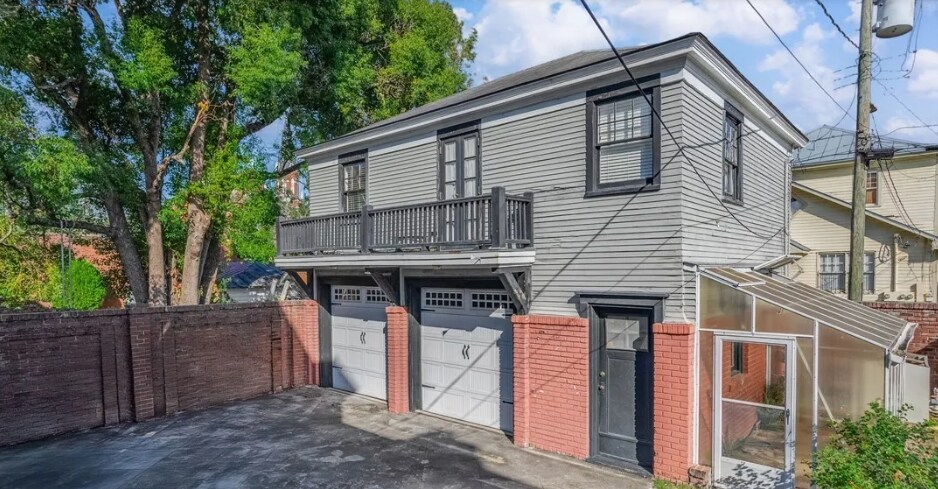 More Photos Of 18 E 34th St, Savannah Office Residential For Lease