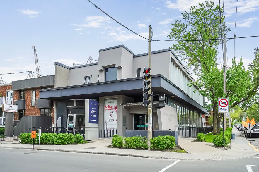 More Photos Of 2100-2106 Rue Fleury E, Montréal Storefront Retail Office For Sale
