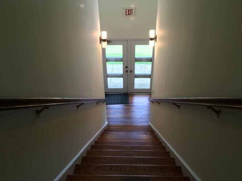 More Photos Of 2225 Ashley Crossing Dr, Charleston Office Residential For Lease