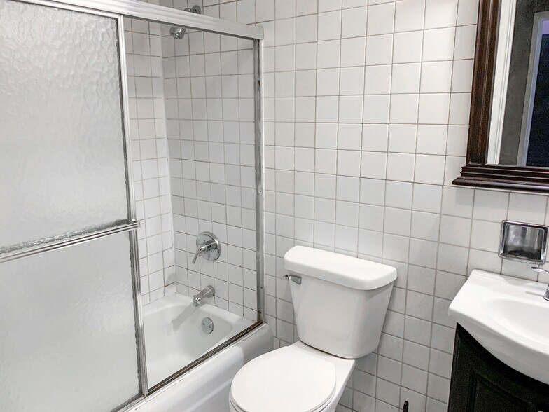 More Photos Of 6144 N Winthrop Ave, Chicago Apartments For Sale