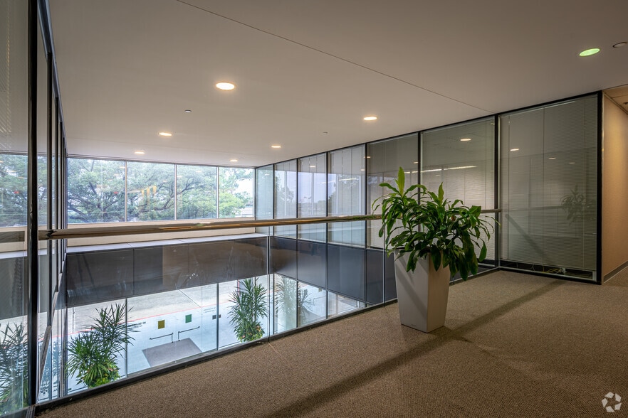 More Photos Of 12600 N Featherwood Dr, Houston Office For Lease