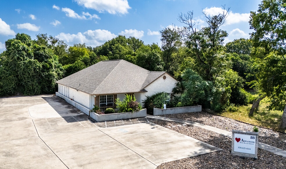 Primary Photo Of 215 Courtyard Dr, New Braunfels Office For Lease