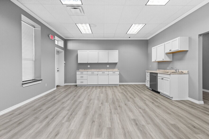 More Photos Of 2402 S 29th St, Chickasha Office For Sale