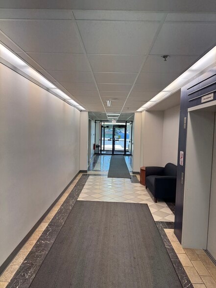 More Photos Of 1601 Bond St, Naperville Office For Lease