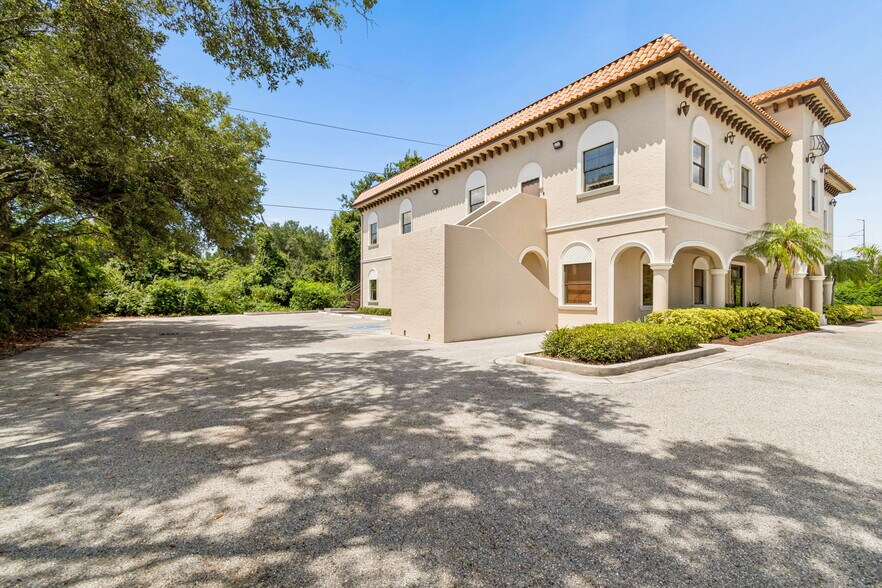 More Photos Of 6730 W Linebaugh Ave, Tampa Office For Lease
