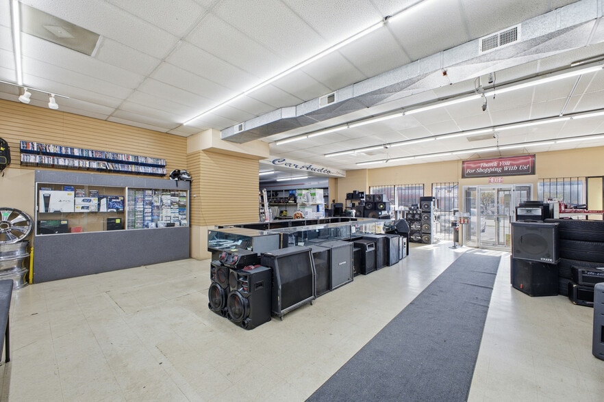 More Photos Of 3210 E Main St, Columbus Freestanding For Sale