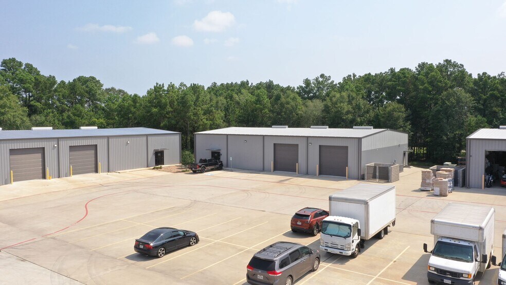 More Photos Of 806 Gladstell St, Conroe Unknown For Lease