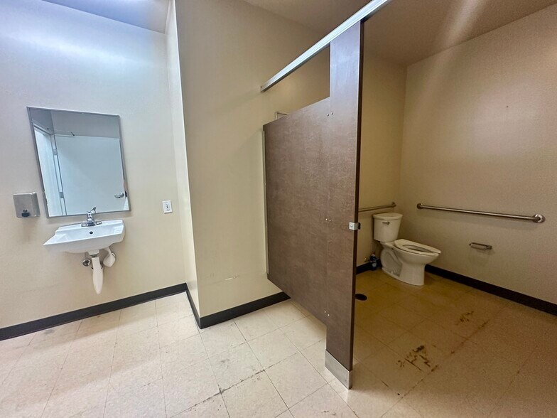 More Photos Of 10244 S US HWY 1, Port Saint Lucie Freestanding For Lease