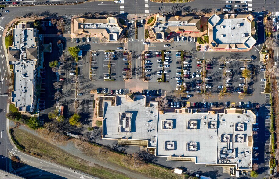 More Photos Of 2100 Contra Costa Blvd, Pleasant Hill Storefront For Lease