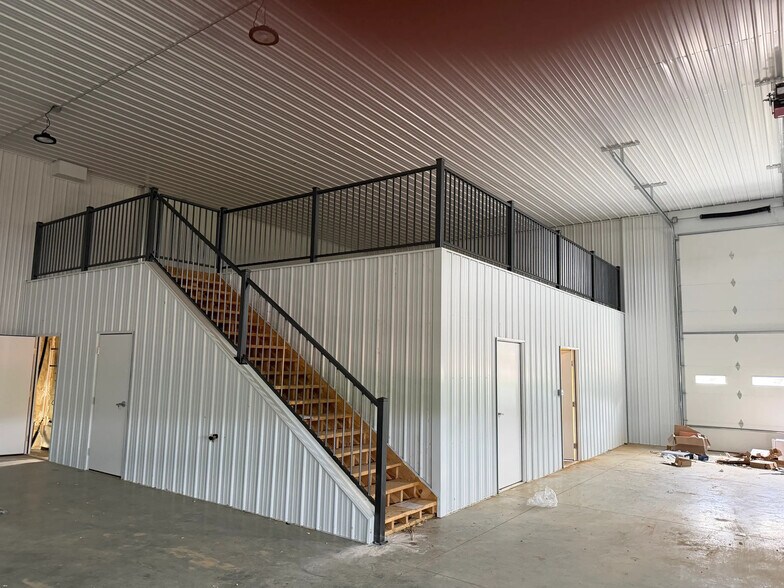 More Photos Of 14991 Industrial Dr, Smithville Light Manufacturing For Lease