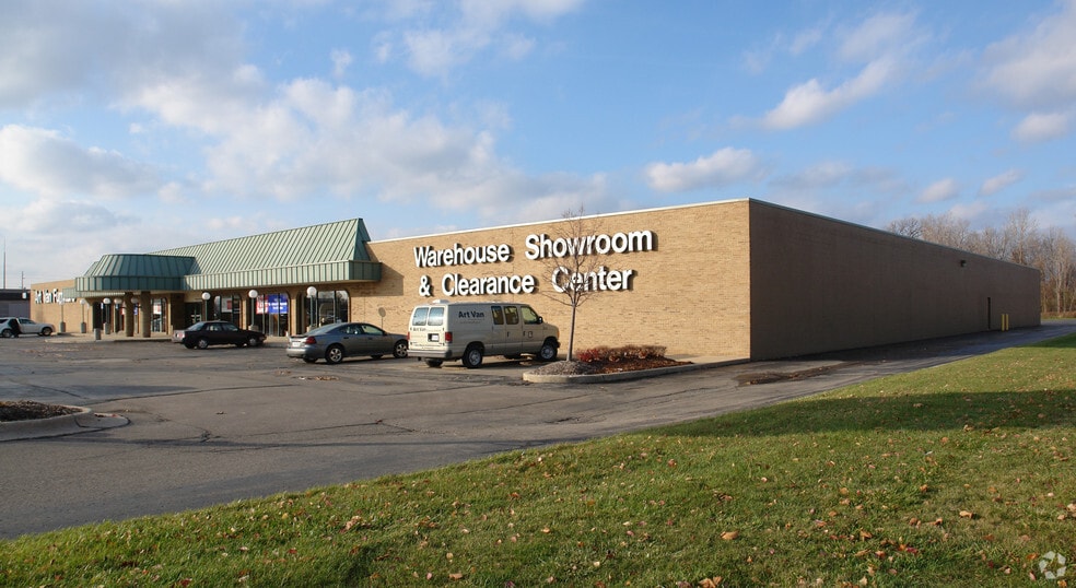 More Photos Of 4095 E Court St, Burton Freestanding For Lease