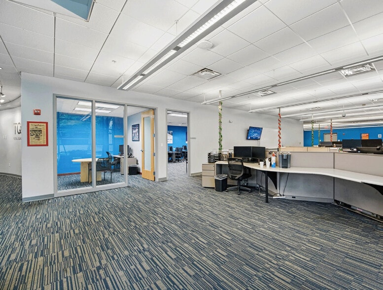 More Photos Of 600-640 S Front St, Columbus Parking Garage For Lease