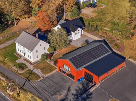 More Photos Of 21 Sturbridge Rd, Brimfield Flex For Sale