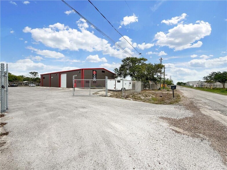 More Photos Of 428 Anchor St, Corpus Christi Industrial For Lease