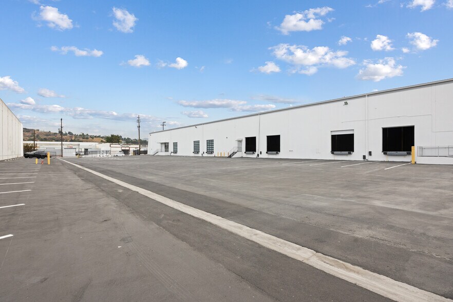 More Photos Of 12224 Montague St, Pacoima Distribution For Lease