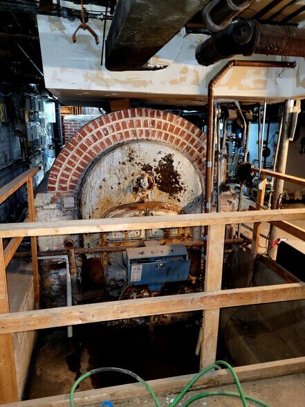 More Photos Of 1110 W 35th St, Chicago Office For Sale