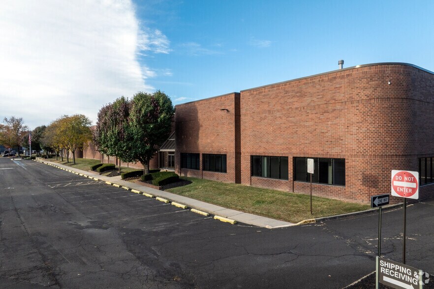 More Photos Of 150 Rittenhouse Cir, Bristol Warehouse For Lease