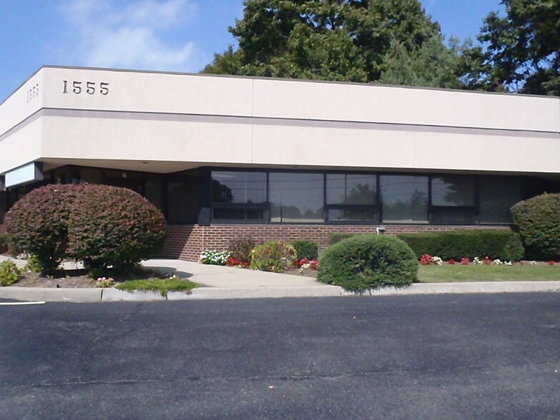 More Photos Of 1555 Sunrise Hwy, Bay Shore Office For Lease