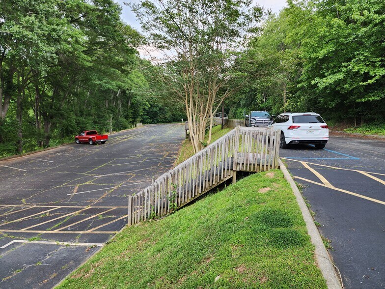 More Photos Of 501 Howell Rd, Greenville Office For Lease