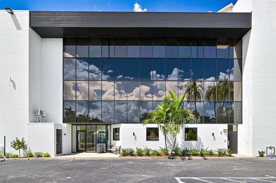 More Photos Of 2075 W 1st St, Fort Myers Office For Lease