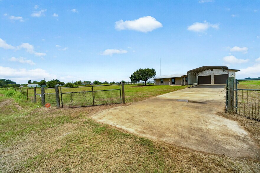 Primary Photo Of 4044 W FM 476, Poteet Flex For Sale