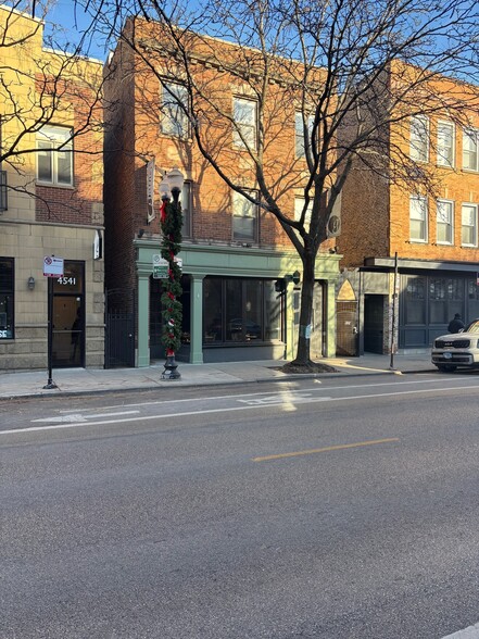 Primary Photo Of 4539 N Lincoln Ave, Chicago Storefront Retail Residential For Lease