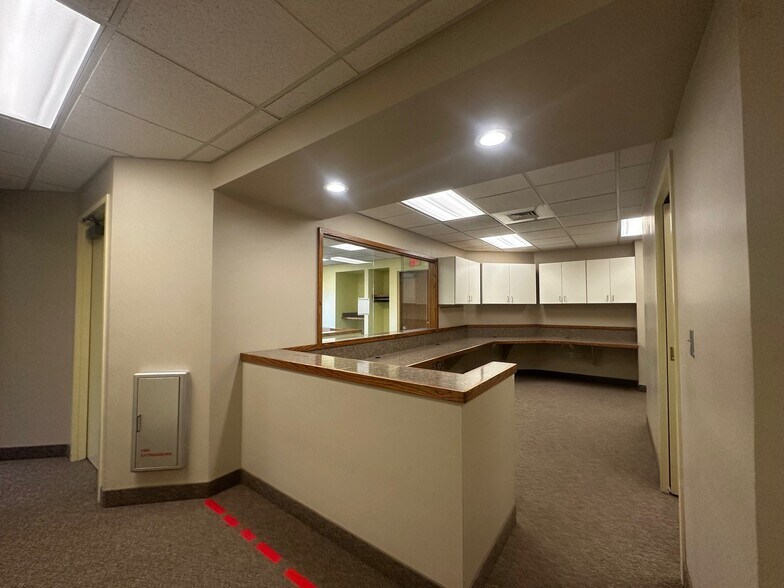 More Photos Of 546 Cromwell Ave, Rocky Hill Medical For Sale