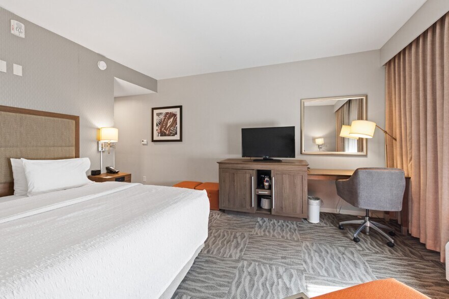 More Photos Of 1700 Commerce Blvd, Opelousas Hotel For Sale