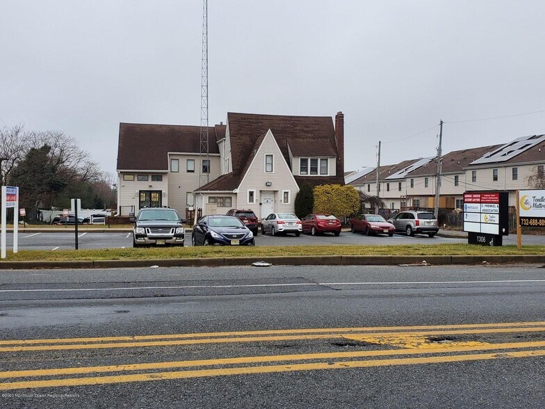 More Photos Of 1306 River Ave, Lakewood Medical For Sale