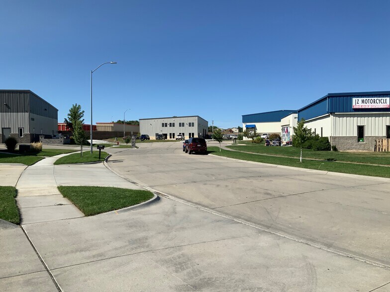 More Photos Of 2139 Magnum Cir, Lincoln Warehouse For Lease