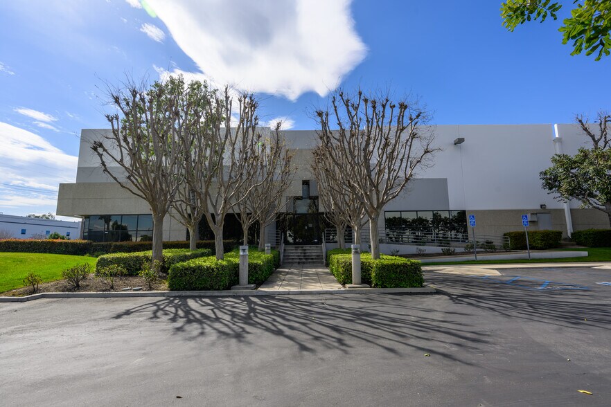 More Photos Of 4340 Eucalyptus Ave, Chino Warehouse For Lease