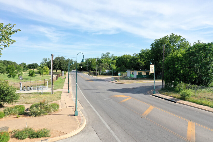 Primary Photo Of 1807 Mission Rd, San Antonio Freestanding For Sale