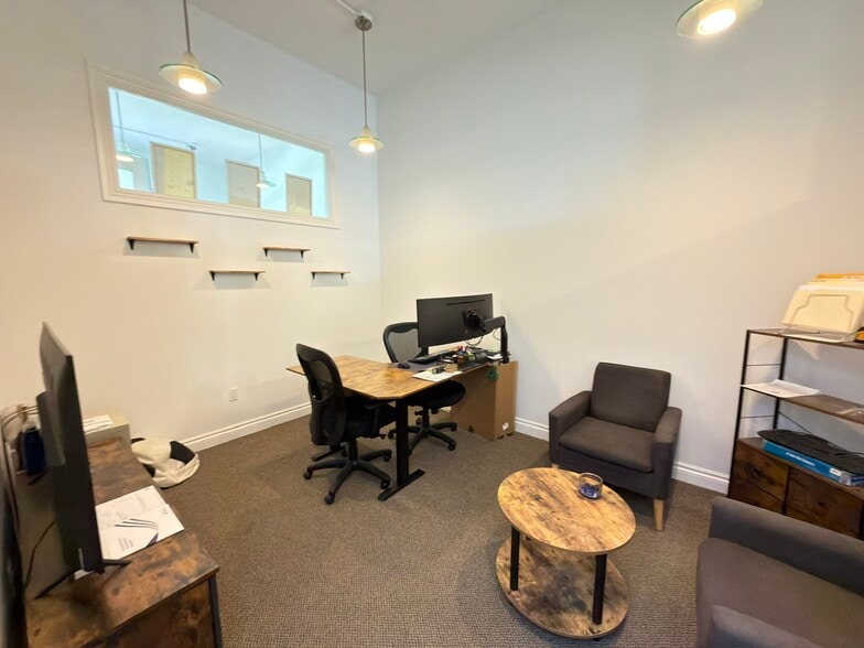 More Photos Of 1931 Commerce Ln, Jupiter Office For Sale