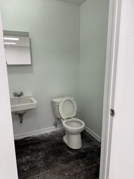 More Photos Of 110 Trenton Ave, Barrington Medical For Lease