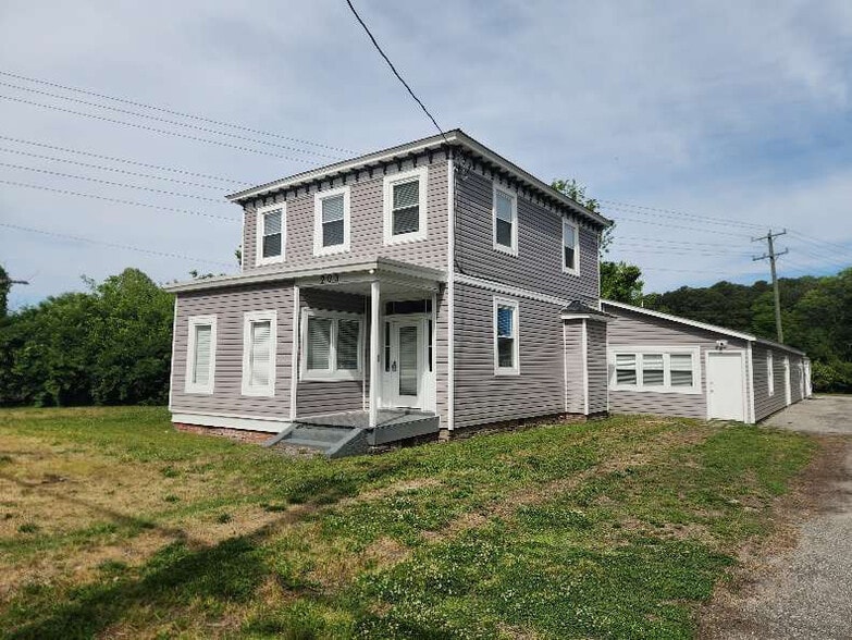 More Photos Of 203 Harpersville Rd, Newport News Office Residential For Lease