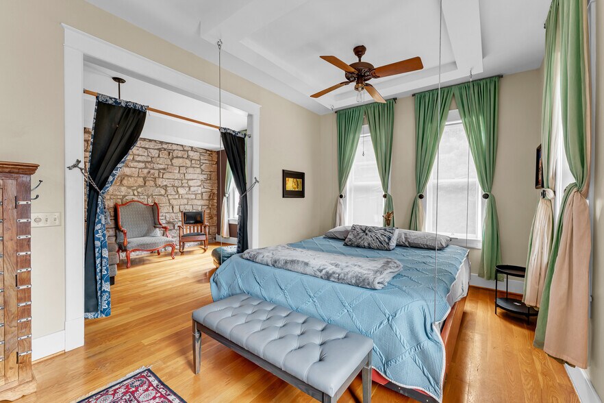 More Photos Of 87 Spring St, Eureka Springs Storefront Retail Residential For Sale