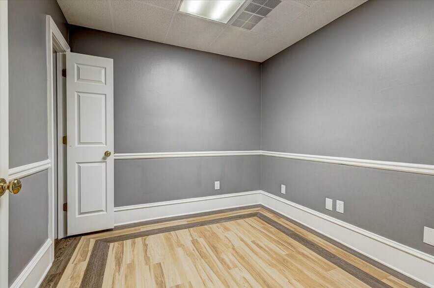 More Photos Of 7175 Jonesboro Rd, Morrow Office For Lease