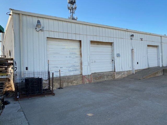 More Photos Of 122 W Fairmeadows Dr, Duncanville Showroom For Sale