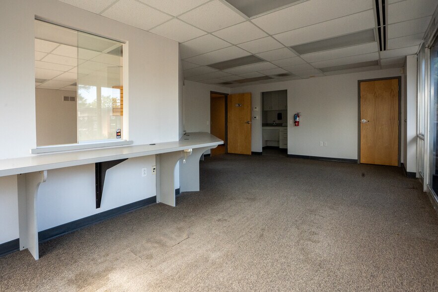 More Photos Of 9719 Olive Blvd, Olivette Freestanding For Lease