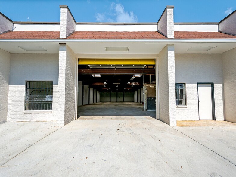 More Photos Of 13 Central Ave, Weaverville Freestanding For Lease