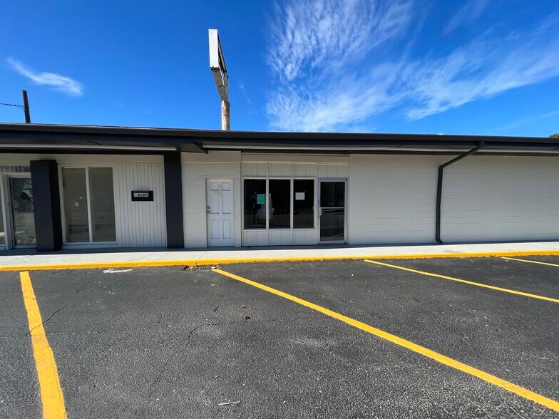 More Photos Of 8610 N Suwanee Ave, Tampa General Retail For Sale