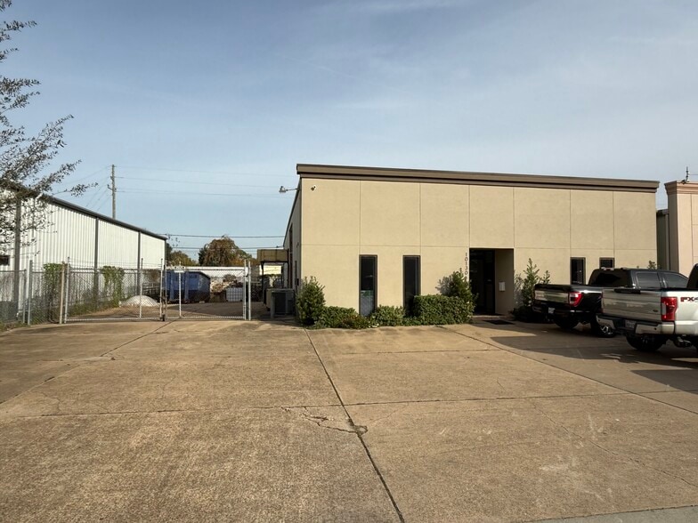 Primary Photo Of 10130 Talley Ln, Houston Warehouse For Sale