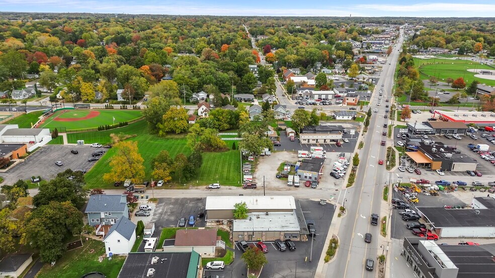 More Photos Of 1001-1003 Calumet Ave, Valparaiso Auto Repair For Sale