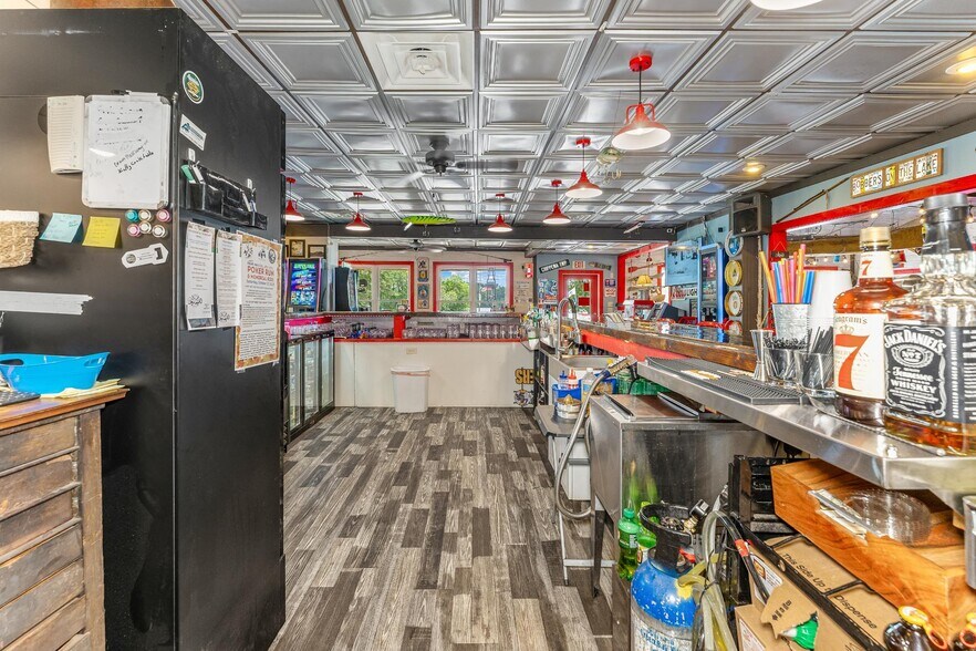 More Photos Of 11633 Lakeview Dr, Butternut Restaurant For Sale