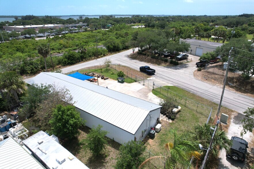 More Photos Of 6820 Woodmere Rd, Sebastian Light Distribution For Sale