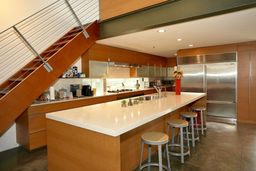 More Photos Of 8601-8635 Washington Blvd, Culver City Office For Sale