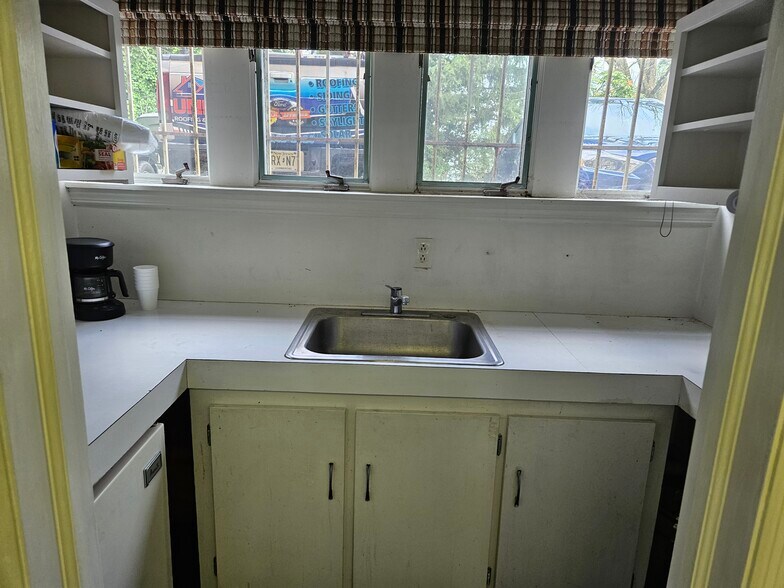 More Photos Of 2382 Whitehorse Mercerville Rd, Hamilton Office For Lease