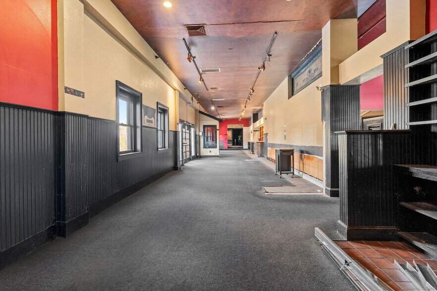 More Photos Of 24 W Main St, Avon Restaurant For Lease